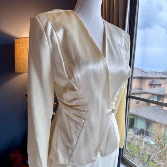 80s Vintage Cream Satin Skirt Suit - Picture 5 of 16